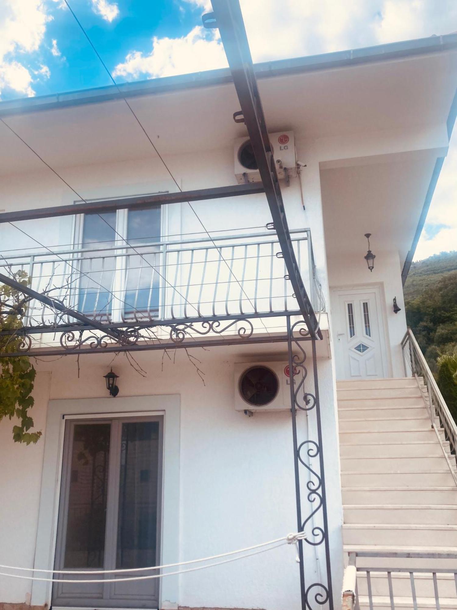 Apartment Bi De Luxe Bijela